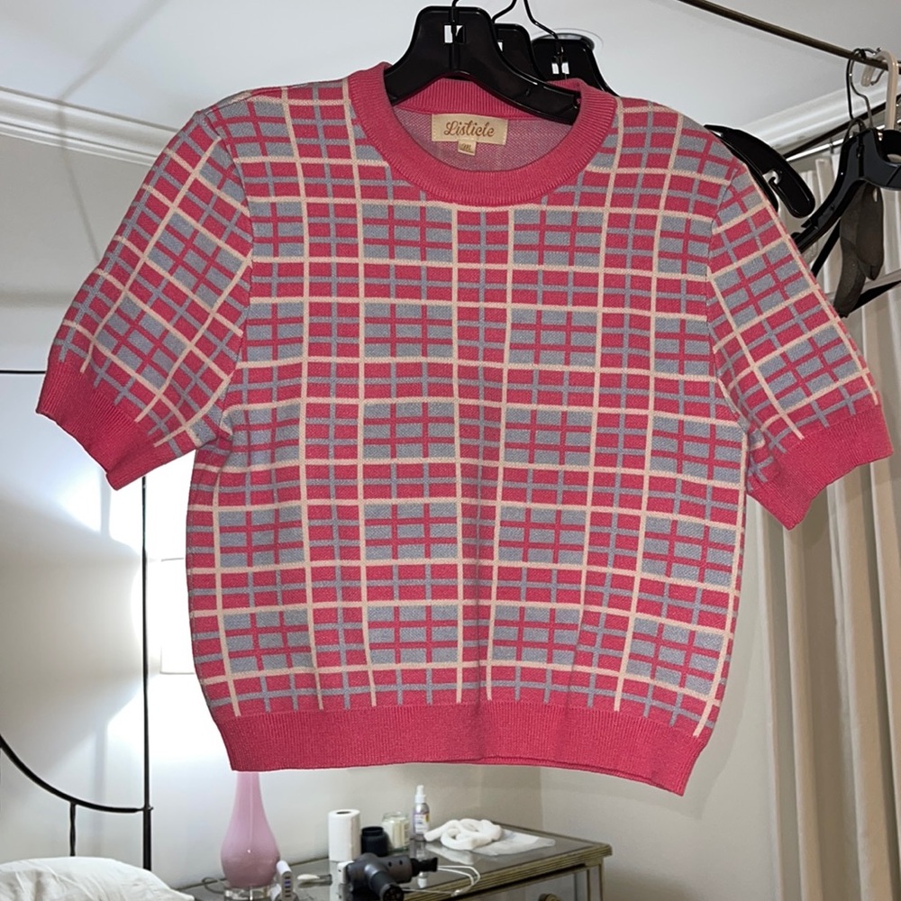 Short sleeve sweater